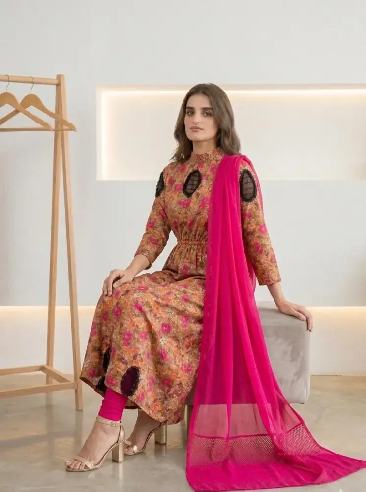 Pakistani florel printed kyrti set with pink dupatta